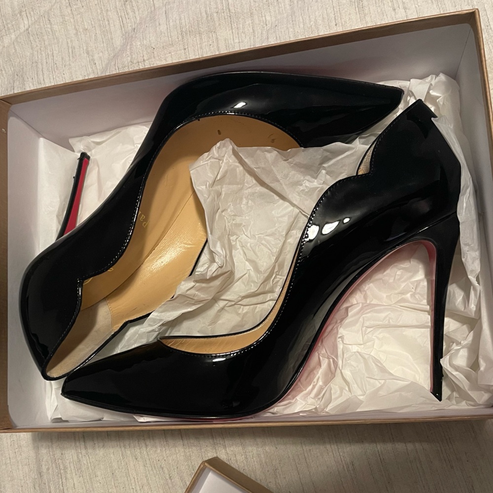 Christian Loubs, Red bottoms - Picture 1 of 5